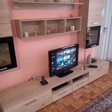 Apartman Jenny דירה *